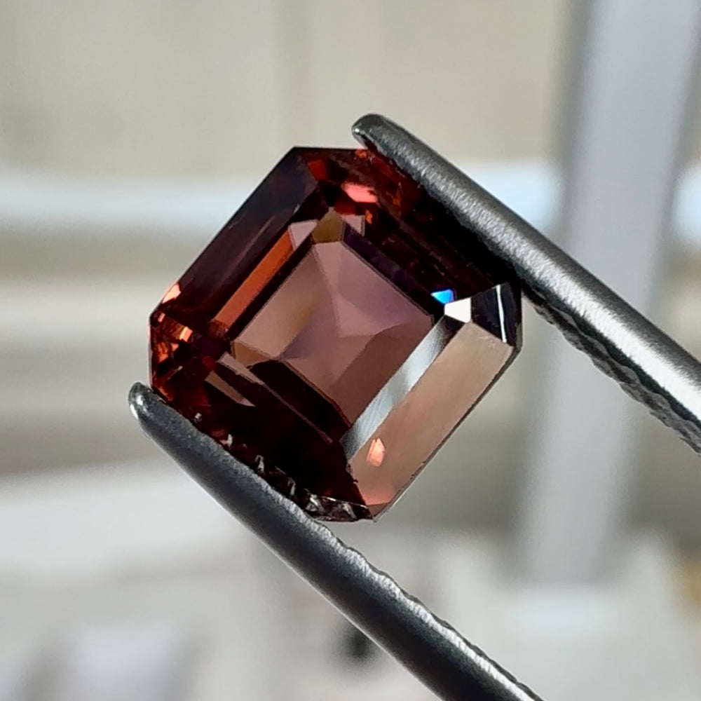 2.62ct *Natural* Red/Pink Zircon Gemstone!