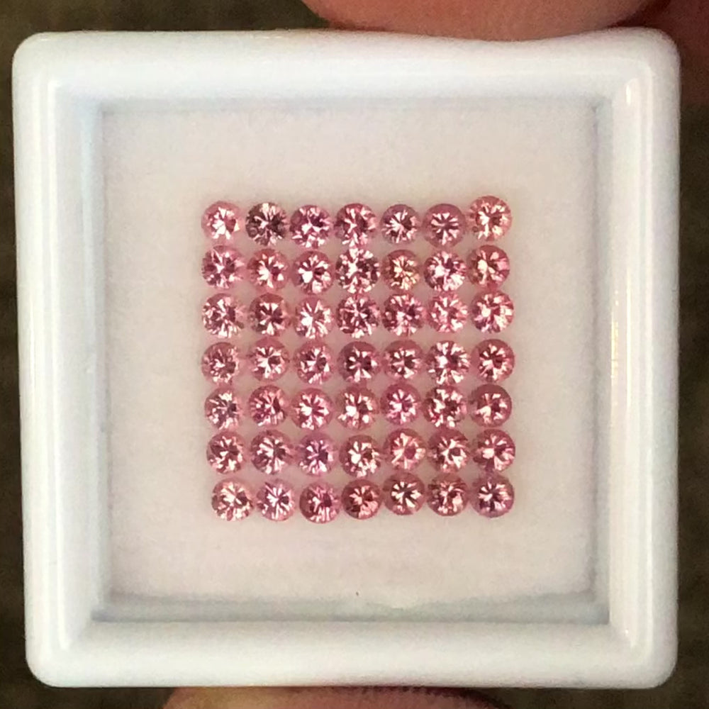 
            
                Load and play video in Gallery viewer, 2mm &amp;#39;Padparadscha Color&amp;#39; Spinel
            
        